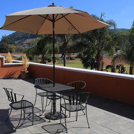 Hotel Meson Del Puente Acámbaro エクステリア 写真