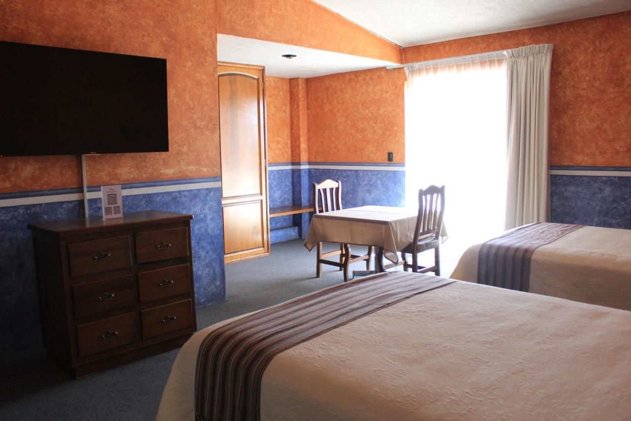 Hotel Meson Del Puente Acámbaro エクステリア 写真
