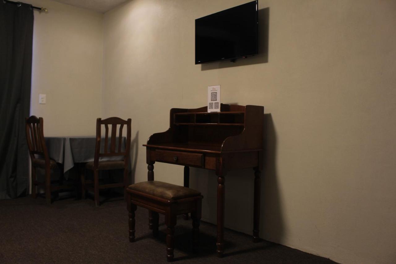 Hotel Meson Del Puente Acámbaro エクステリア 写真